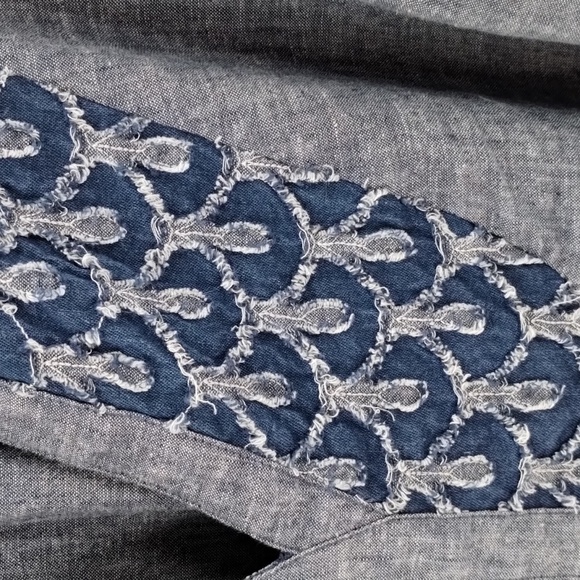Sundance blue chambray pullover blouse size large textured front linen/cotton - Picture 4 of 7